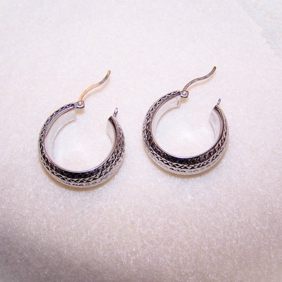 Sterling Silver Textured 1" Hoop Earrings - Made in Thailand - Picture 7 of 7